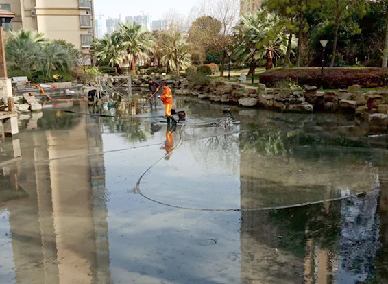 沙湖镇景观池淤泥清理