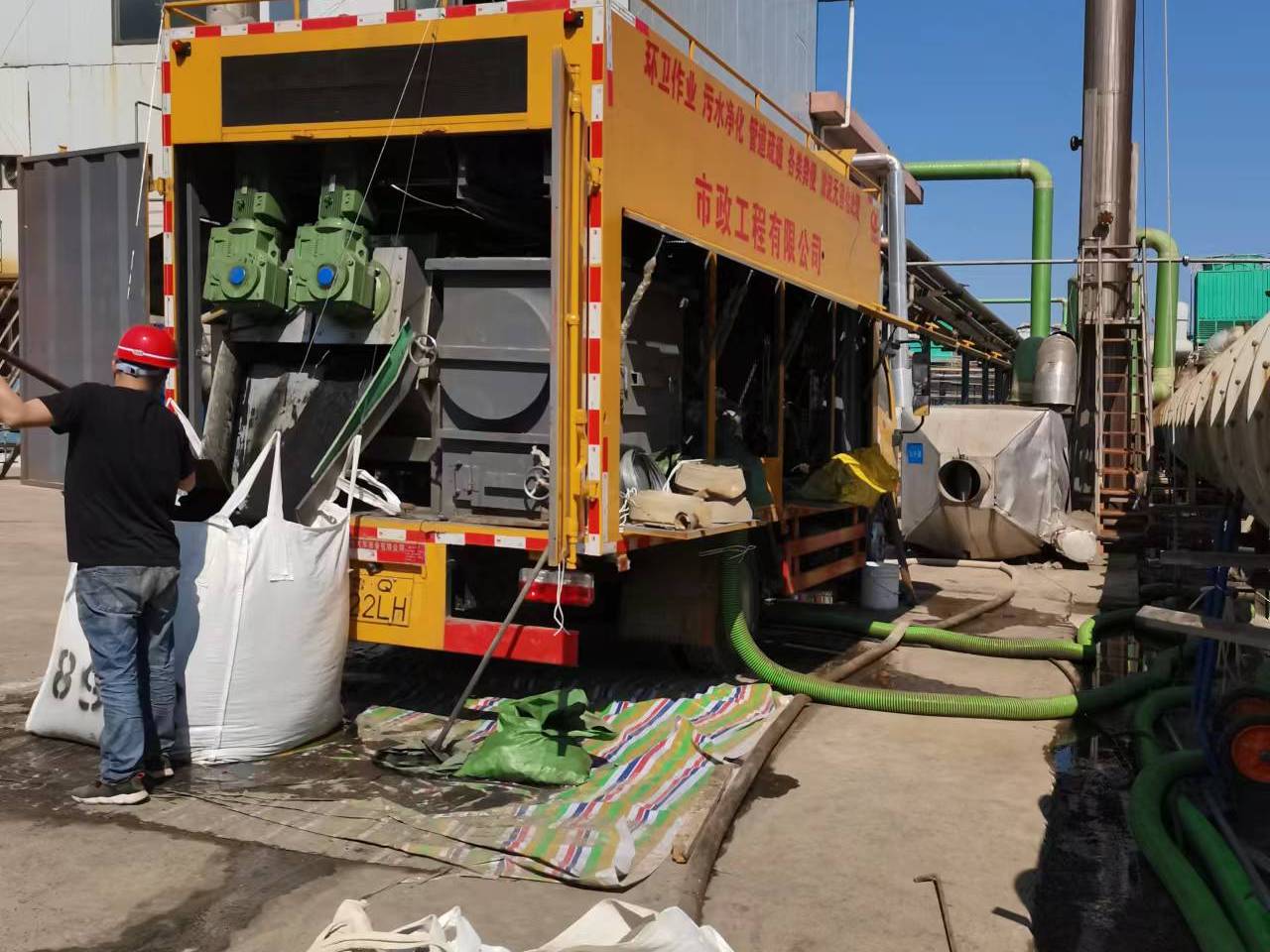 沙湖镇淤泥压干处理